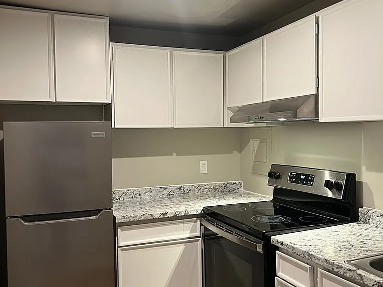 The Chateau Apartments — Photo 6