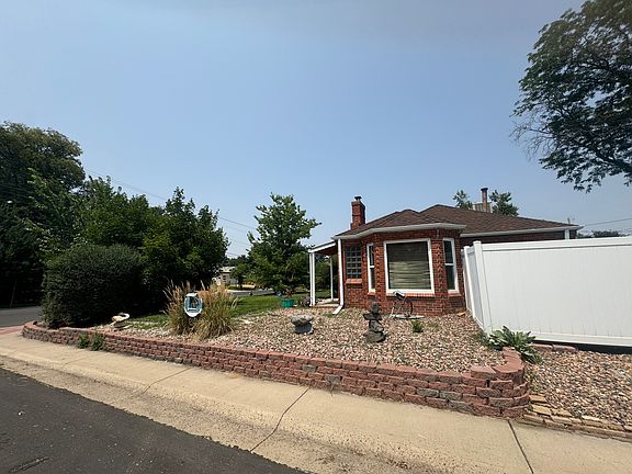 2nd image of 2800 Magnolia St