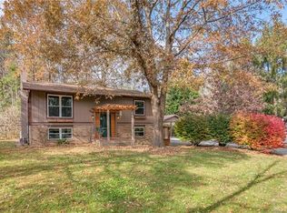 105 McCraw Rd, Flat Rock, NC 28731