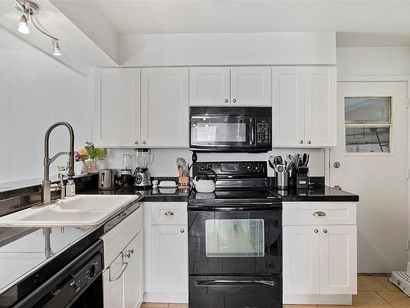4th image of 4126 Justice Ln