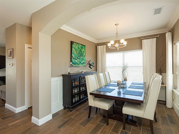 4th image of 1205 Sorrento Dr