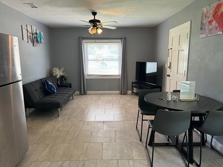 Peach Dr — Photo 4