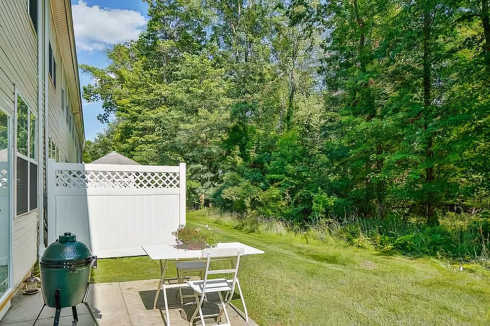 28 Sutton Ct — Photo 4