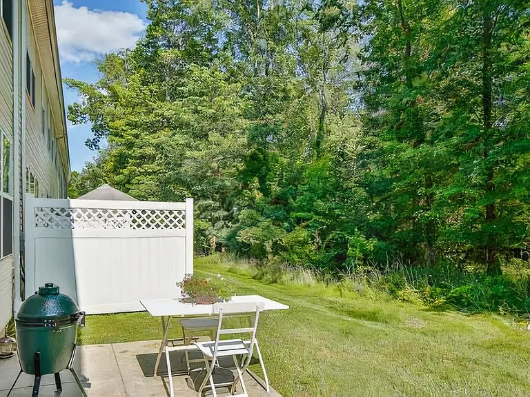 28 Sutton Ct — Photo 4
