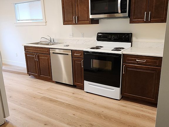 Kitchen with dishwasher, garbage disposal, built in microwave with fan to outside