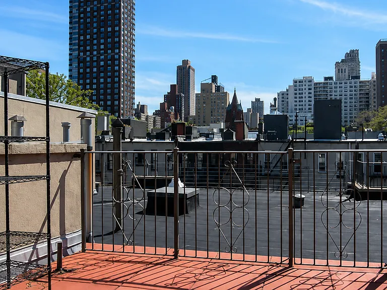 312 E 90th St #5E — Photo 1