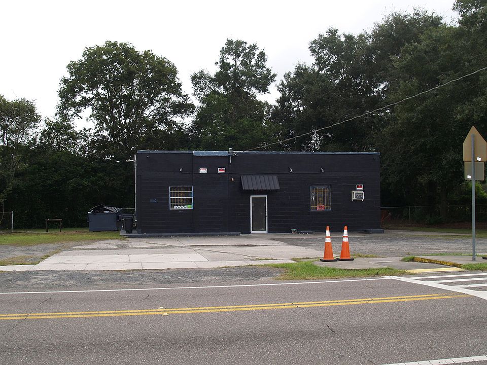 2nd image of 3516 Winton Dr