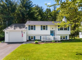 320 Horseshoe Ln, Vestal, NY 13850