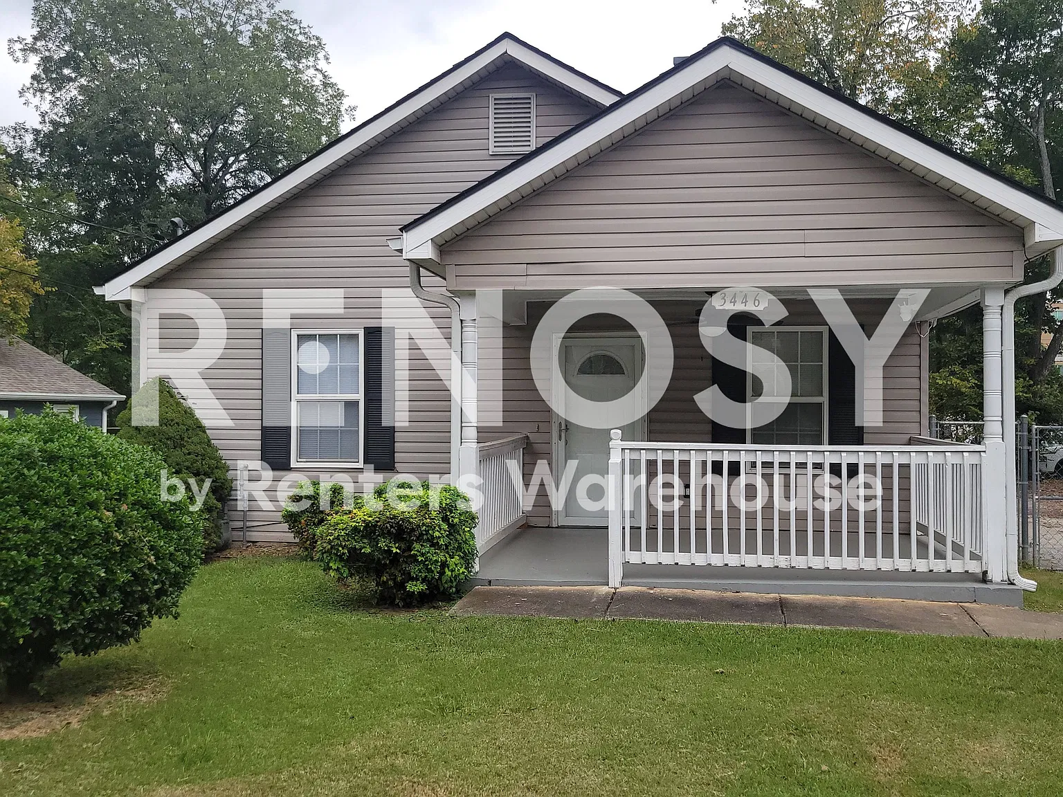 Charming 3 Bedroom 2 Bath near Airport and Virgina Ave — Photo 1