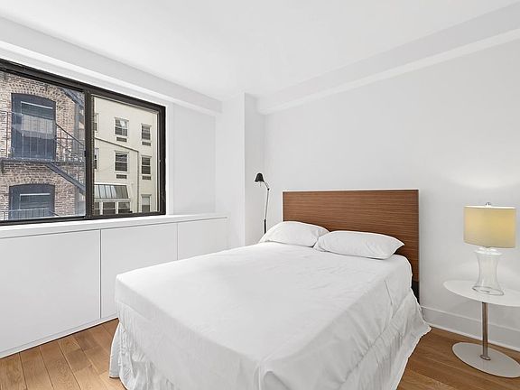 4th image of 16 W 16th St APT 4RN