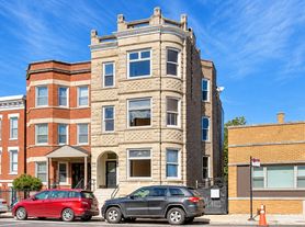 2502 W Augusta Blvd, Chicago, IL