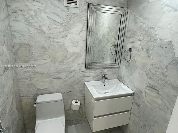 5th image of 4101 Pine Tree Dr APT 602