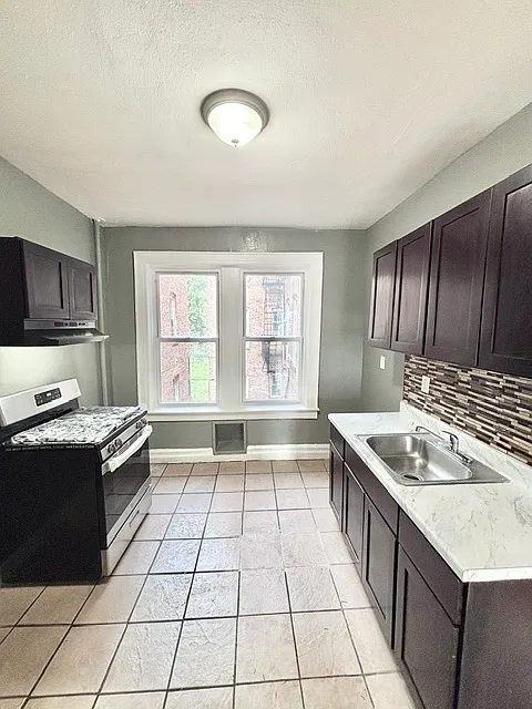 3 bed, $1,995 — Photo 4
