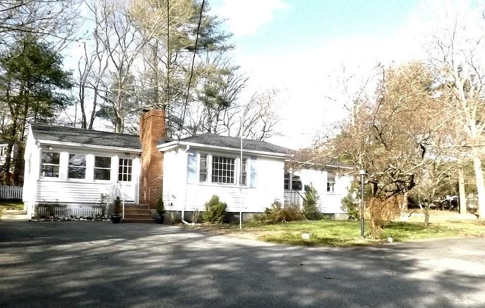 1st image of 6 Newport Ln