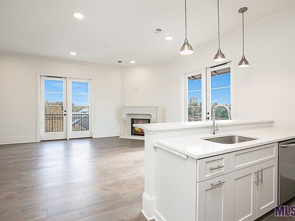 5th image of 8211 Village Plaza Ct #2E