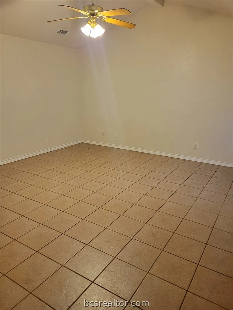 3 bed, 1315 sqft, $1,400 — Photo 3