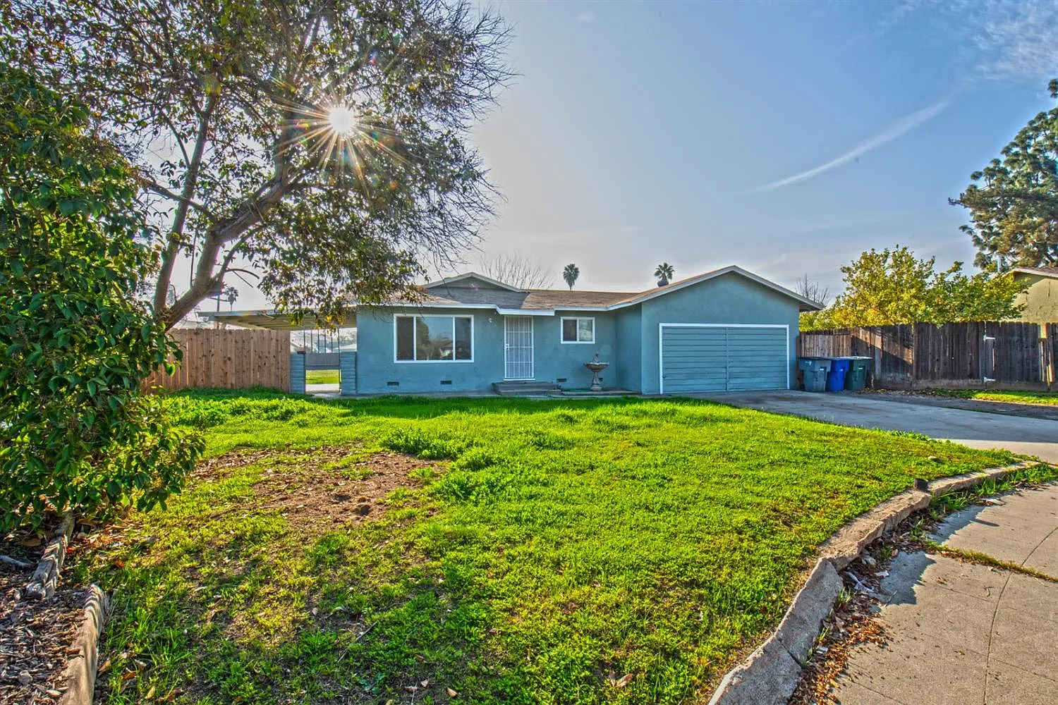 121 W Menlo Ave photo 1
