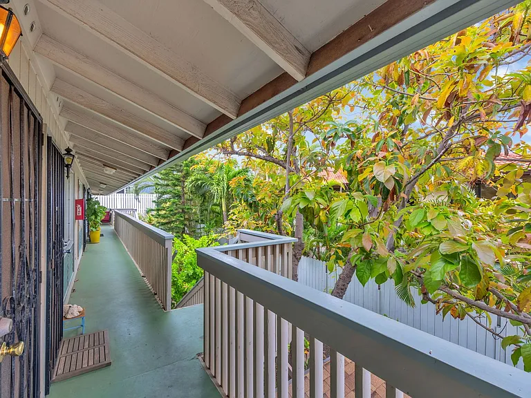 2136 Konou Pl #202 — Photo 9