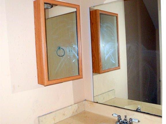 5th image of 4820 Delwood St APT 4