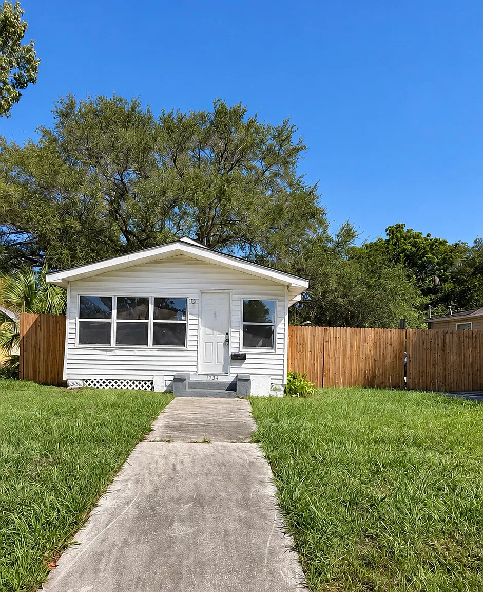 3 bed, 944 sqft, $2,295 — Photo 1