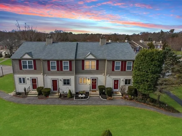 44 Fairway Dr, Coventry, RI 02816