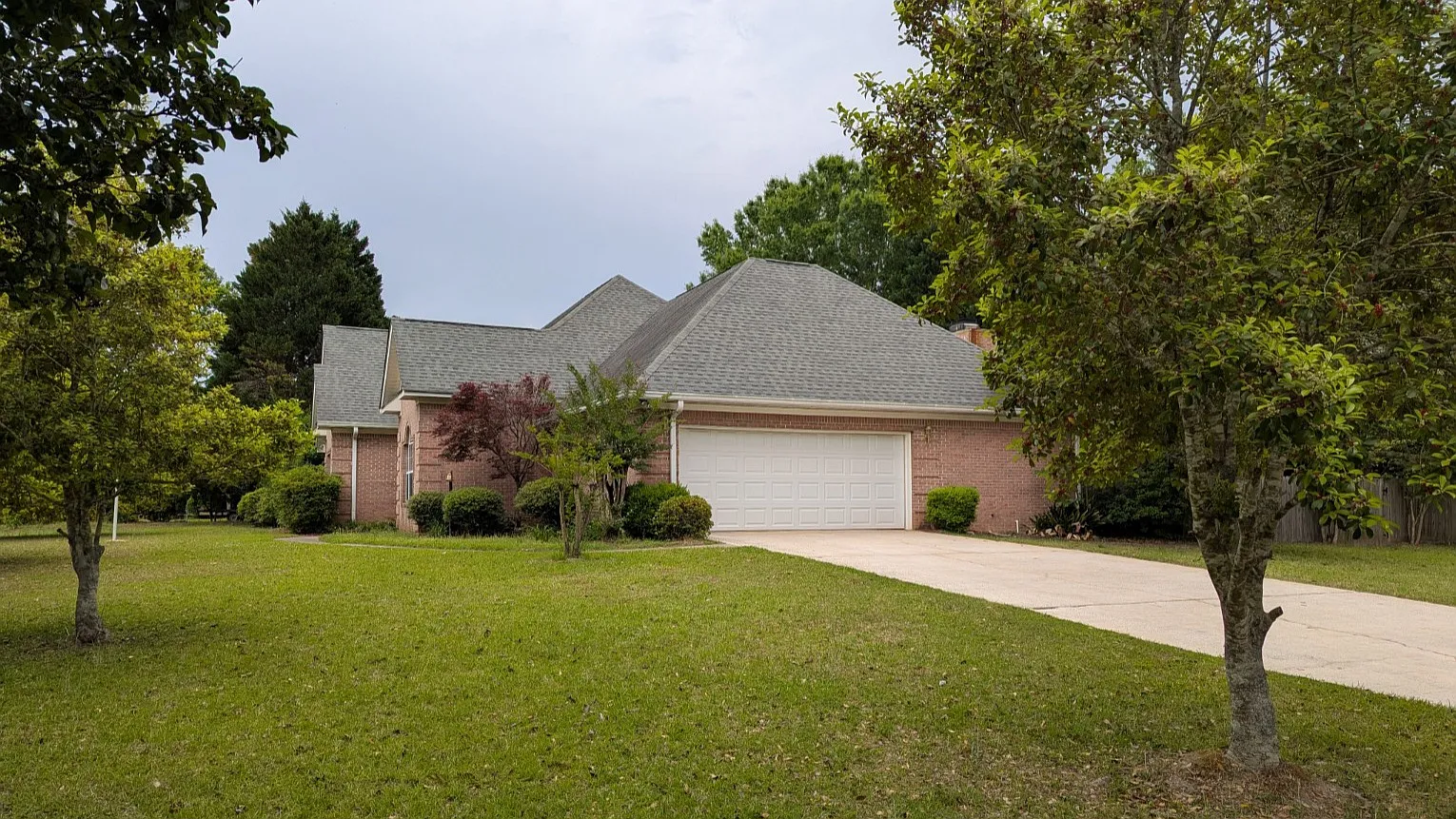 3 bed, 2.5 bath, 2498 sqft, $2,400 — Photo 2
