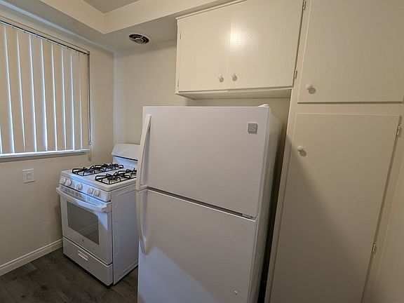 4th image of 250 N Oakland Ave APT 9