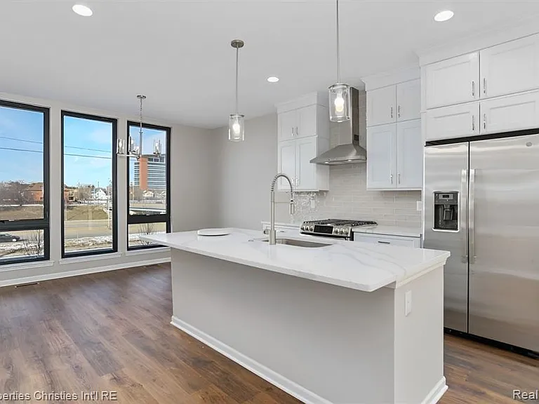 1507 W Fisher — Photo 8