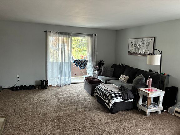 5th image of 3627 Cambria St APT 3