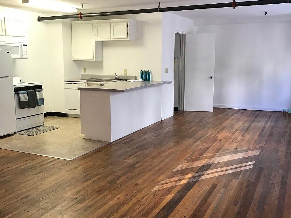 1st image of 635 C St APT 200