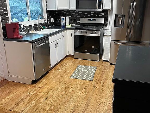 3rd image of 7771 Park Ln