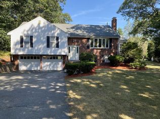 2 Sparhawk Dr, Lynnfield, MA 01940