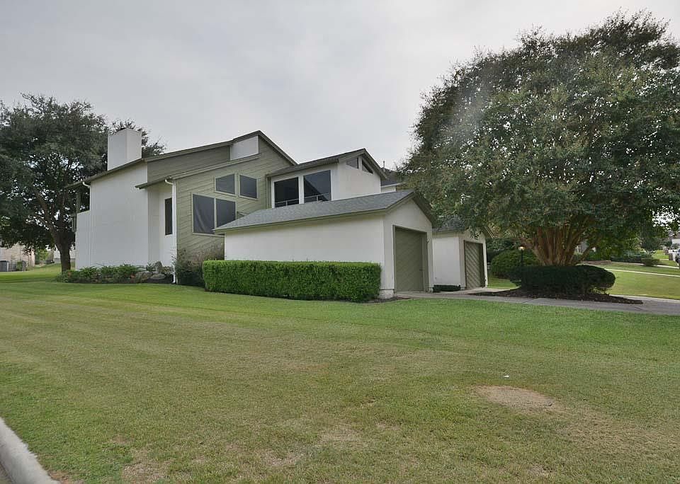 1st image of 120 Cove Place Ct