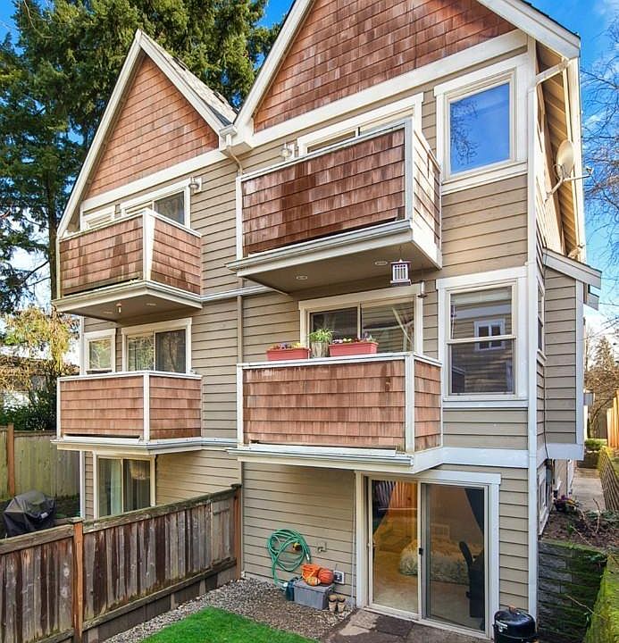 1st image of 9707 Roosevelt Way NE #A