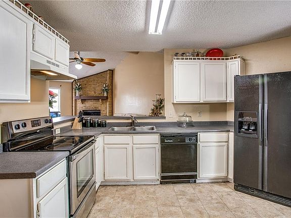 4th image of 3018 Pepperidge Dr
