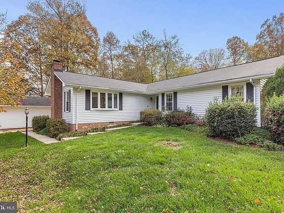 3rd image of 1386 Redwood Cir