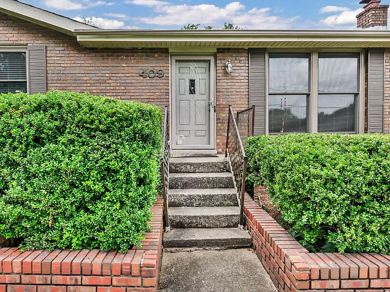 409 Christopher Dr — Photo 2
