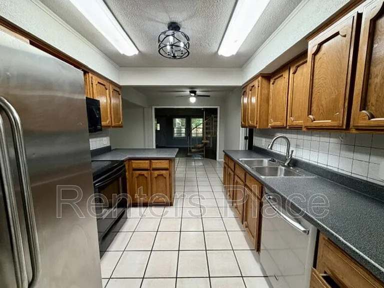 14148 S Poplar Pl — Photo 9