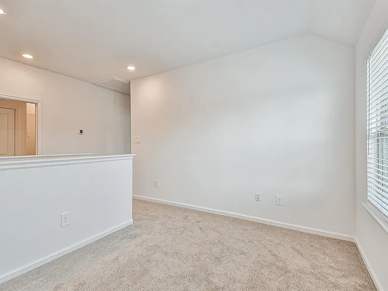 678 Royal Arch — Photo 21