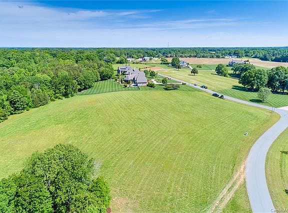 4th image of 150 Sand Hills Ct