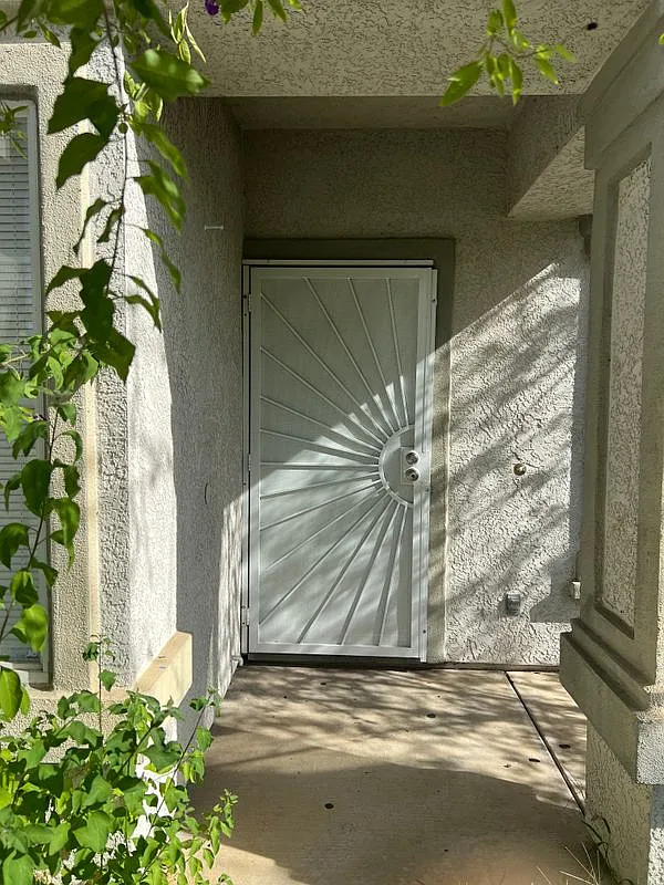 3 bed, 2.0 bath, 1343 sqft, $2,500 — Photo 2