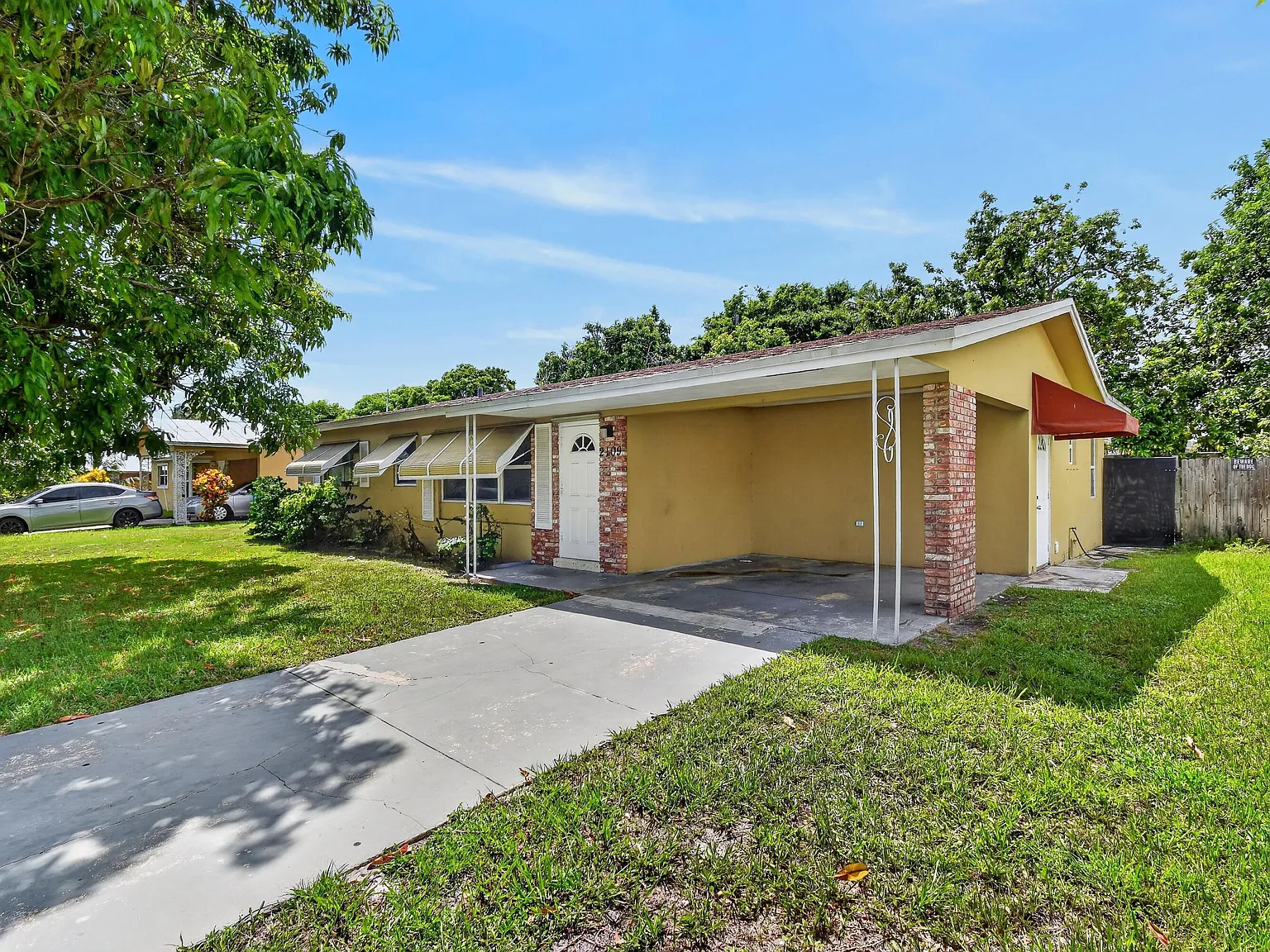 3 bed, 2.0 bath, 1496 sqft, $2,700 — Photo 3