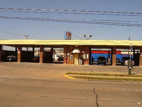 4th image of 3032 Broadway Blvd