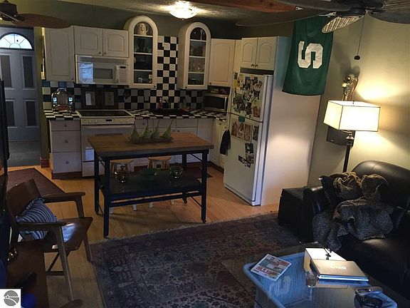 3rd image of 9012 N Bayshore Dr APT 5