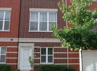2702 W Byron St, Chicago, IL 60618