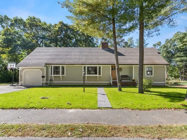 38 Phillips Rd, Lynnfield, MA 01940
