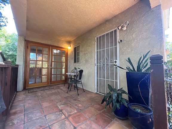 3rd image of 10247 Camarillo St
