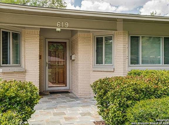 3rd image of 619 Cave Ln
