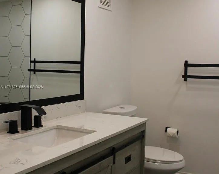 210 Lakeview Dr — Photo 9