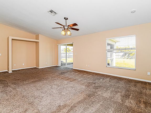 4th image of 515 SE 26th Ter